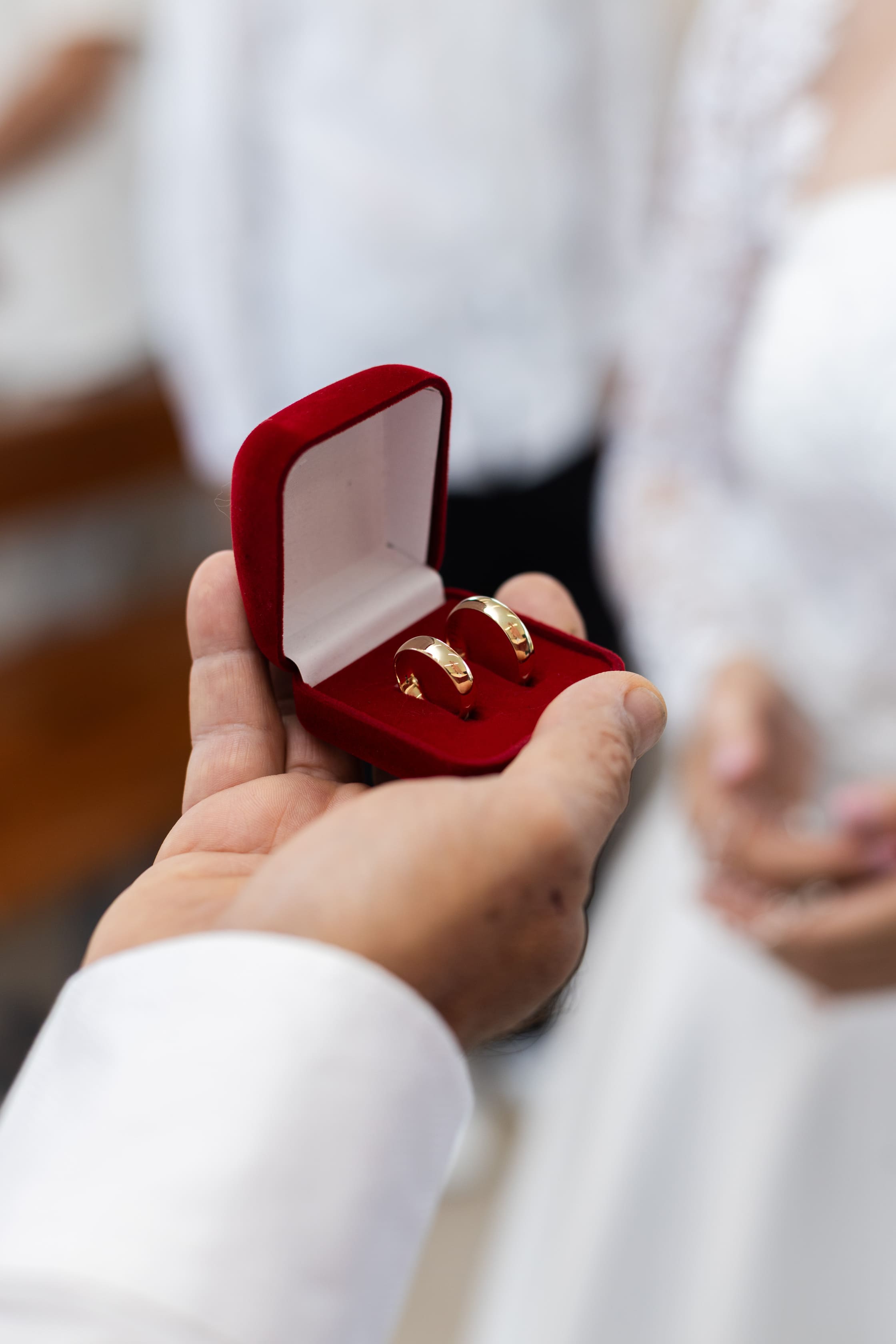 Noivos em Londrina - Abraço emocionado