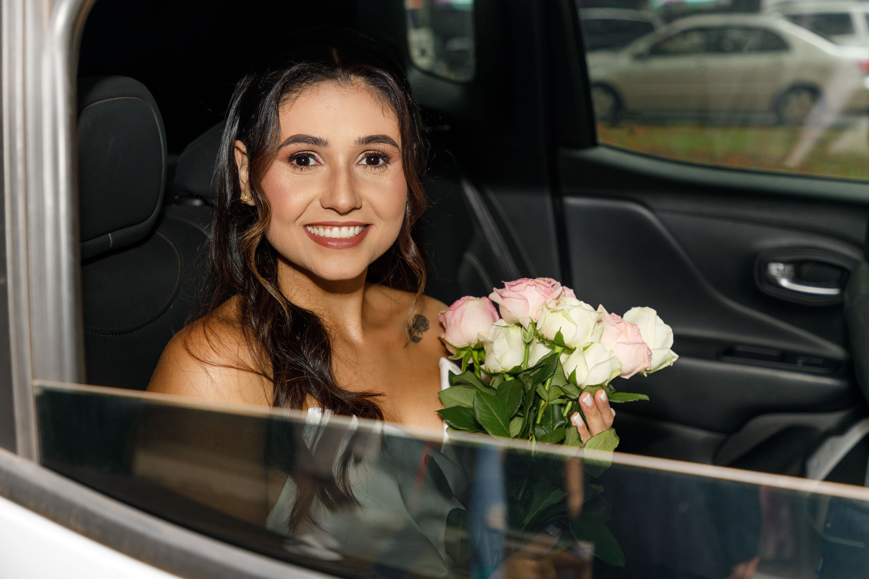 Beatriz e Bruno celebrando o amor em seu casamento no Restaurante Spinone