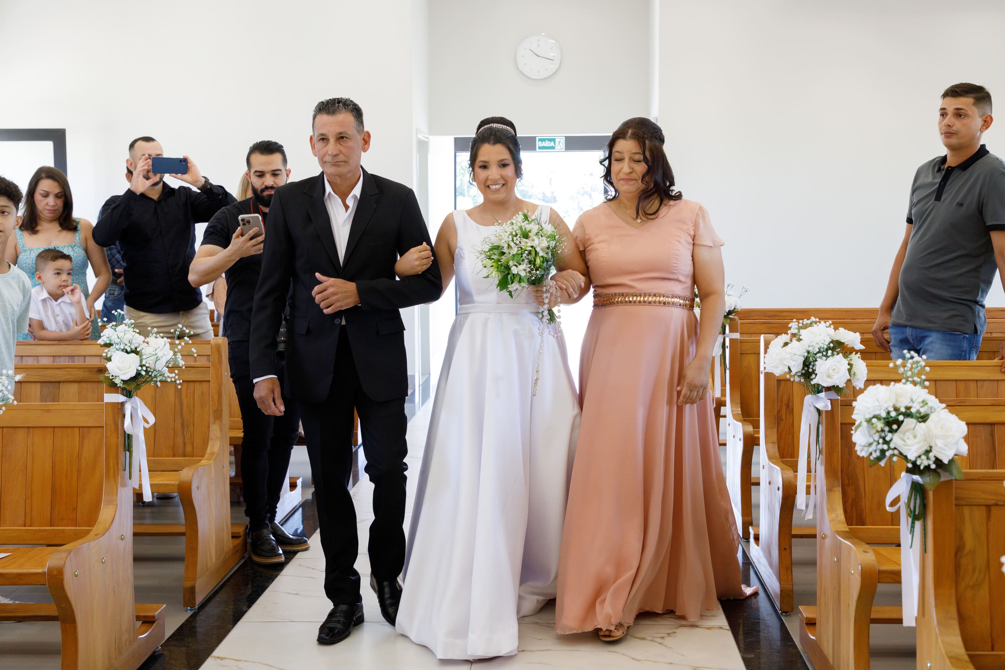 Felicidade dos noivos Camila e Cesar em Cianorte na Capela São Lucas