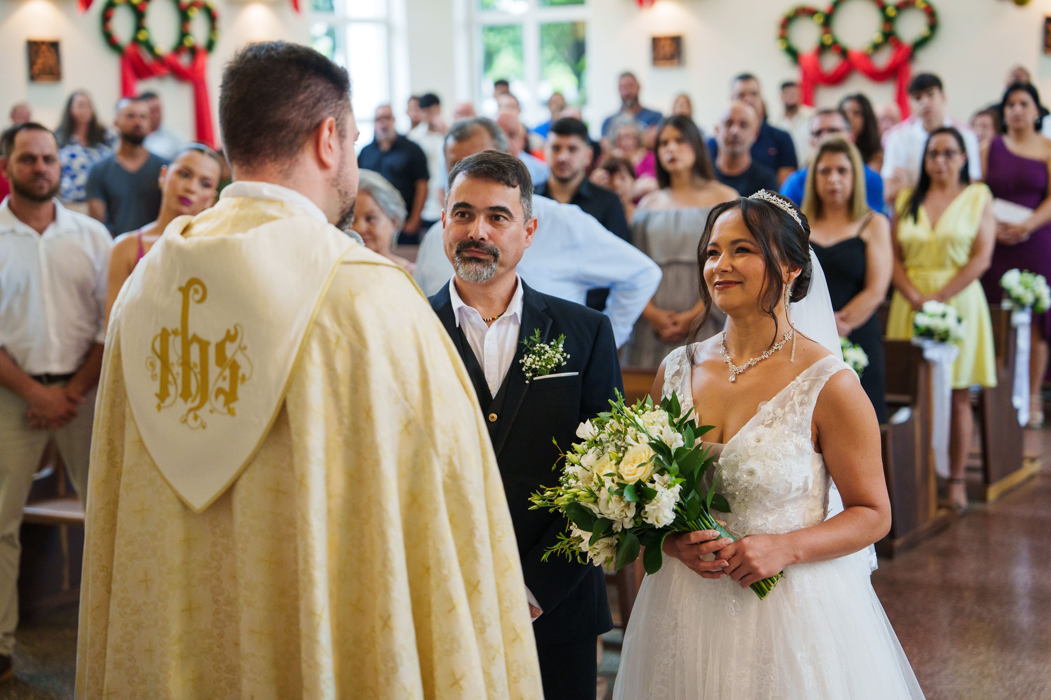 Detalhes do casamento de Lucinei e Sandro na igreja em São Tomé PR