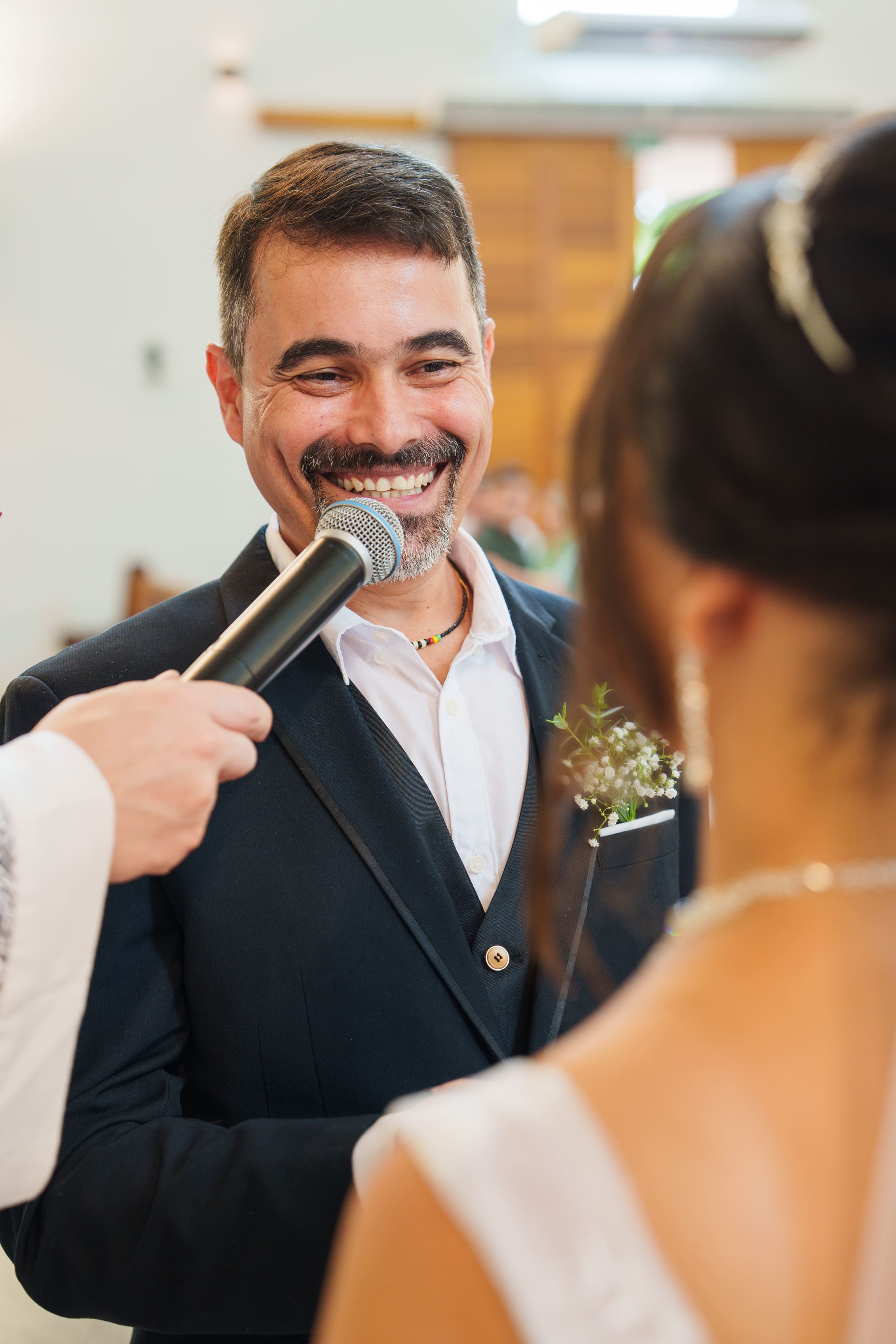 Noivo Sandro se divertindo e registrando momentos com seu Gimbal no casamento