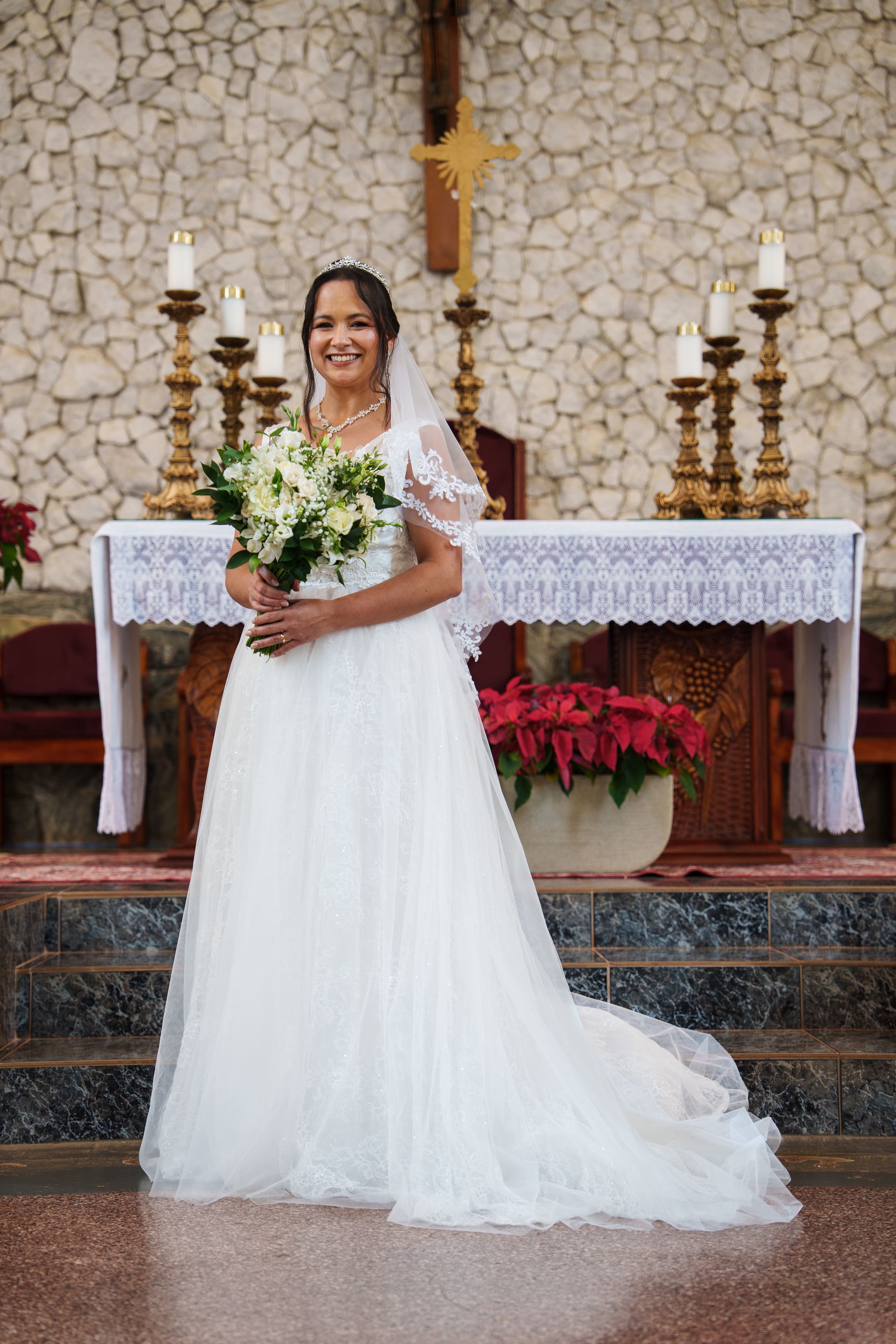 Sandro e Lucinei felizes em seu casamento realizado em São Tomé