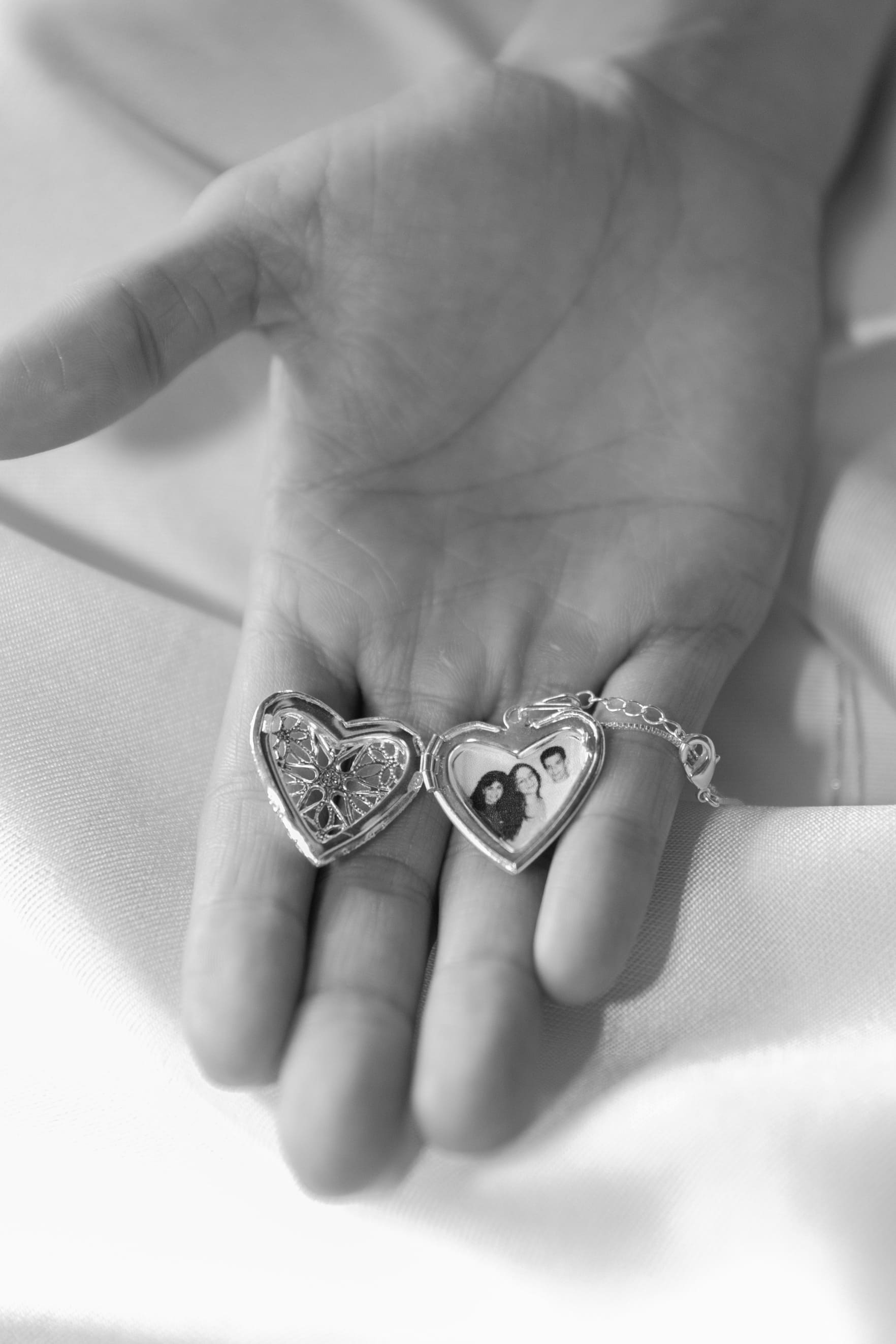 Momento de risadas entre os noivos Tainá e Pedro