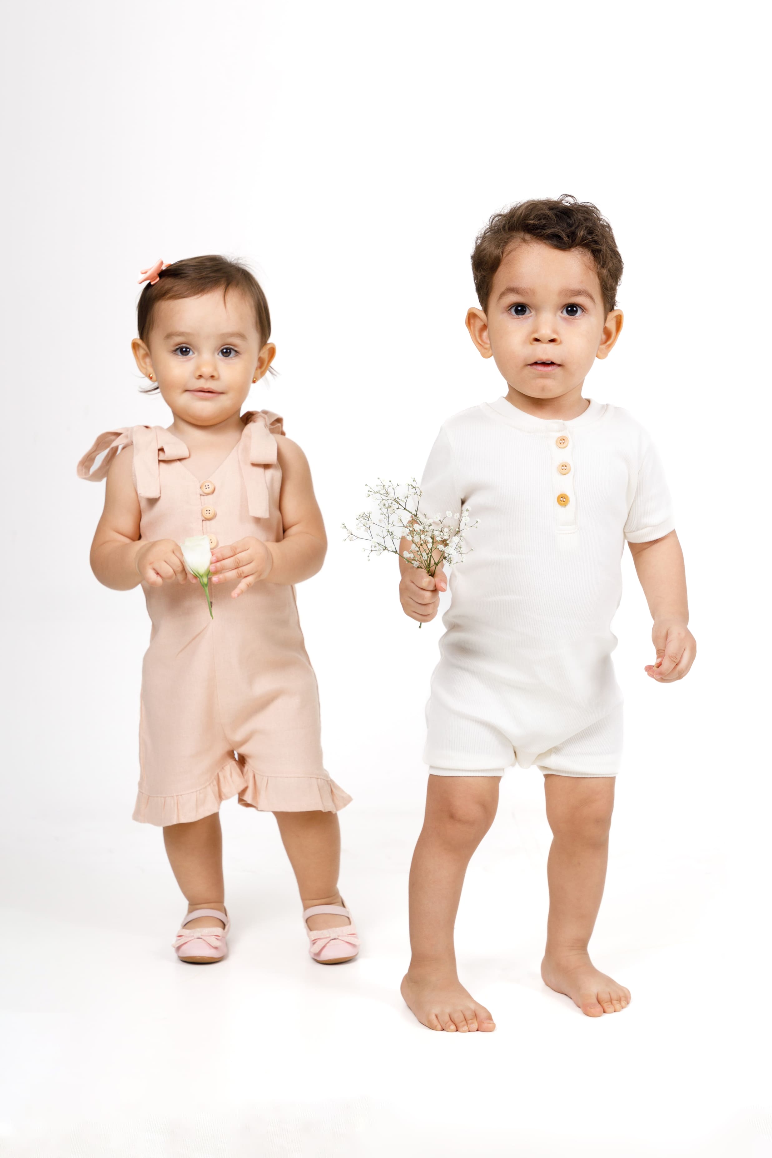 Lookbook da marca infantil Charlotte com fotografia de estúdio Maringá