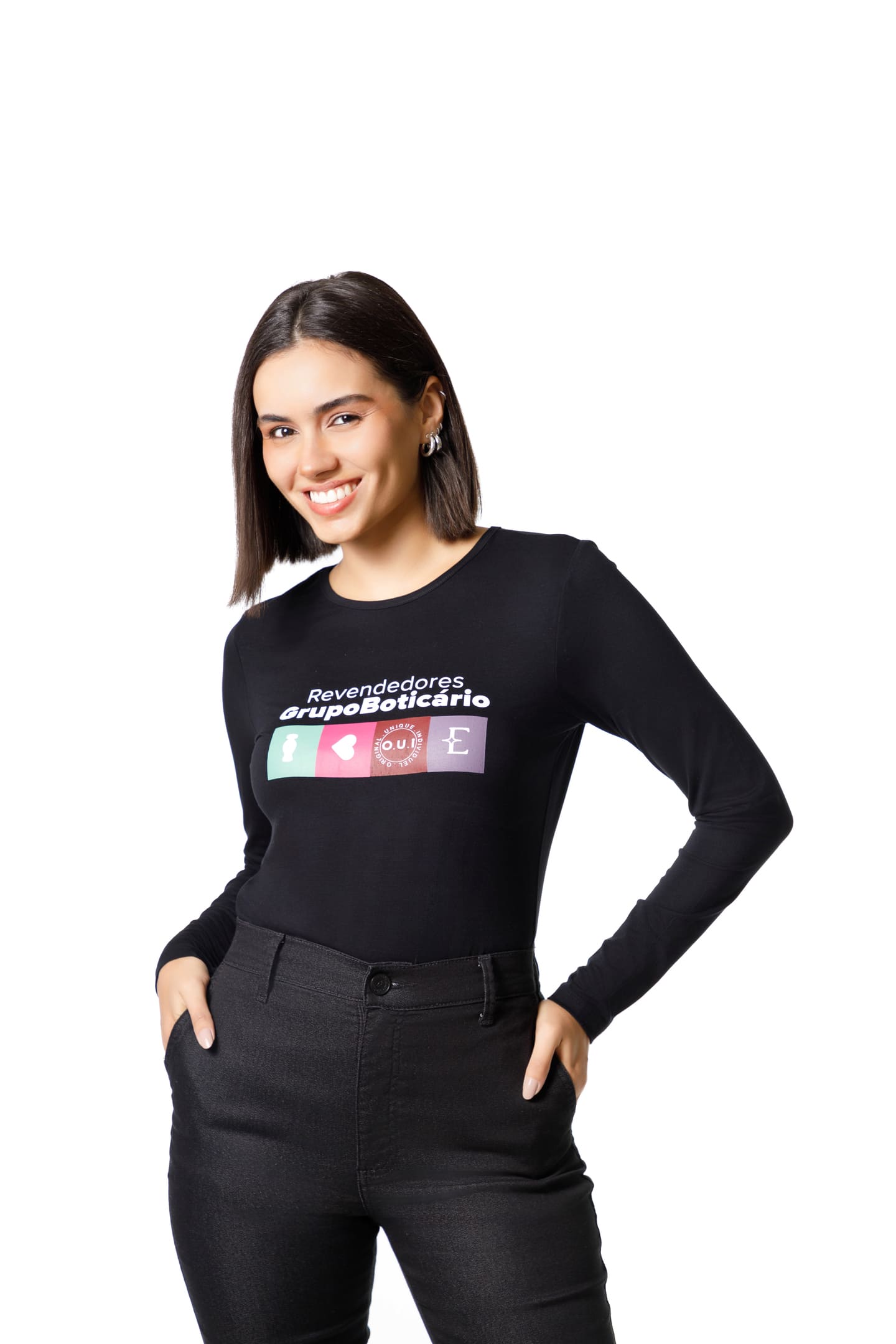 Detalhe da estampa do uniforme feminino com logos do Grupo Boticário no Estúdio Foco Cianorte