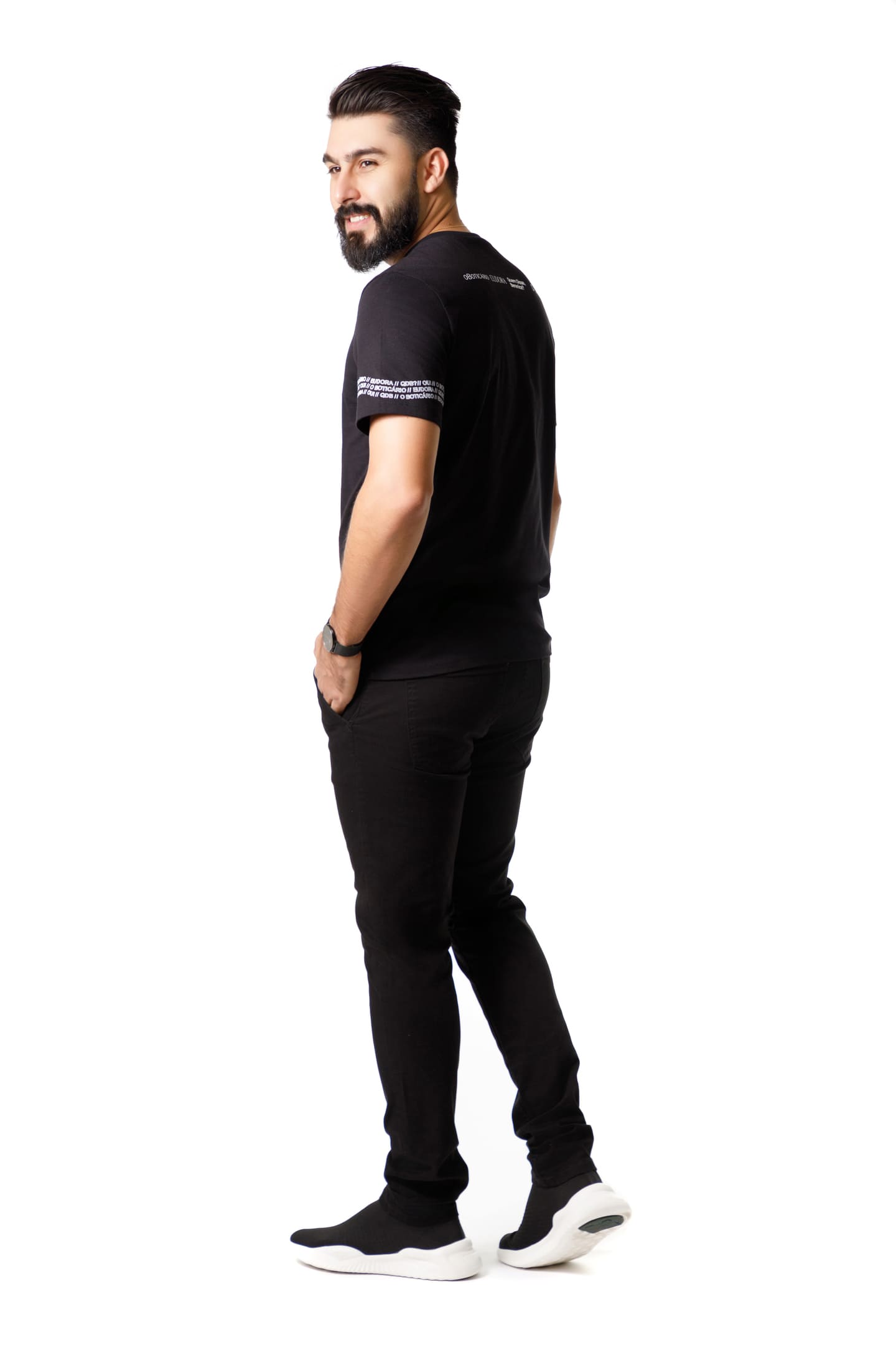 Retrato feminino com camiseta de revendedora do Grupo Boticário no Estúdio Foco Cianorte