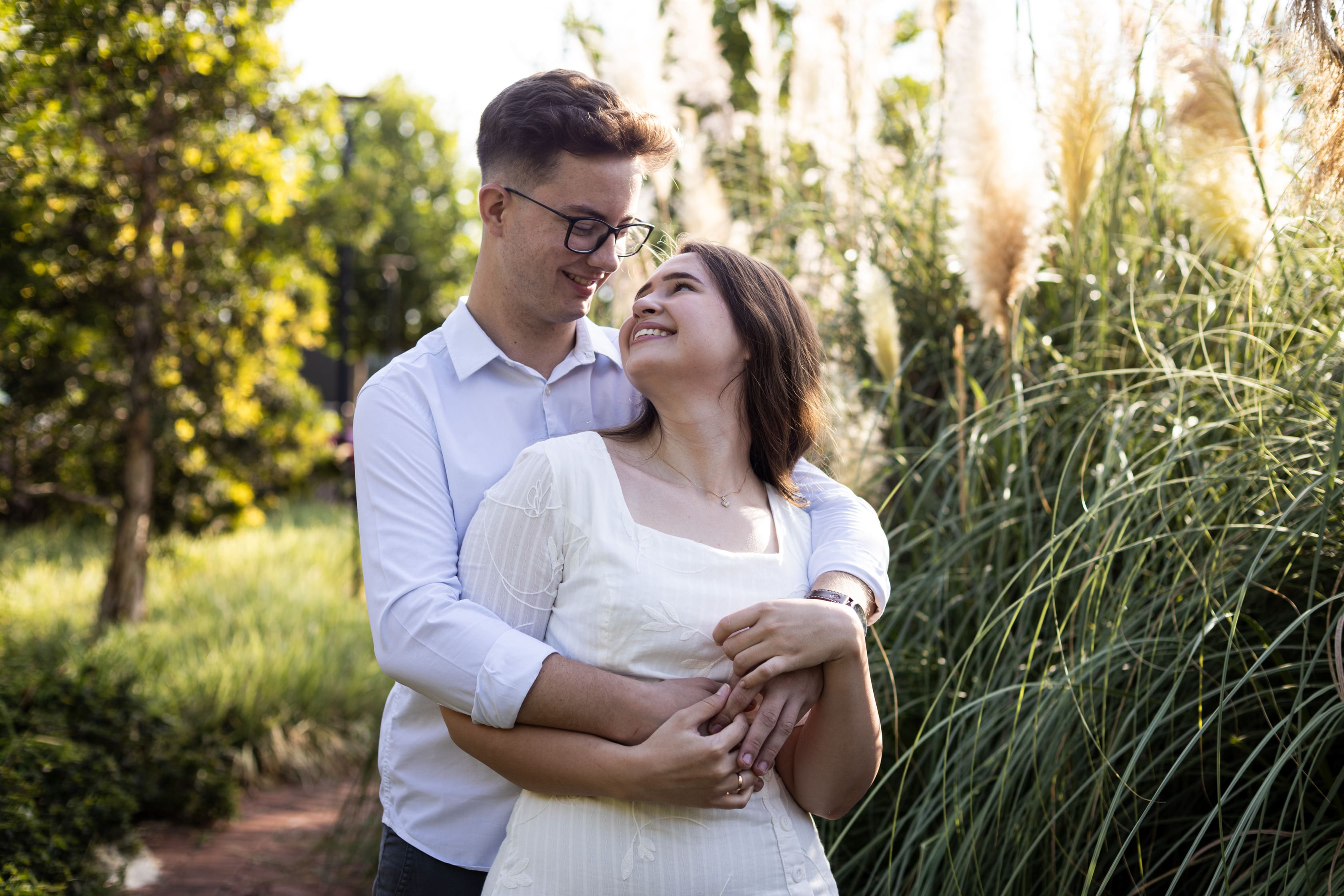 Casal Taliane e Caio em momento romântico no Euro Garden