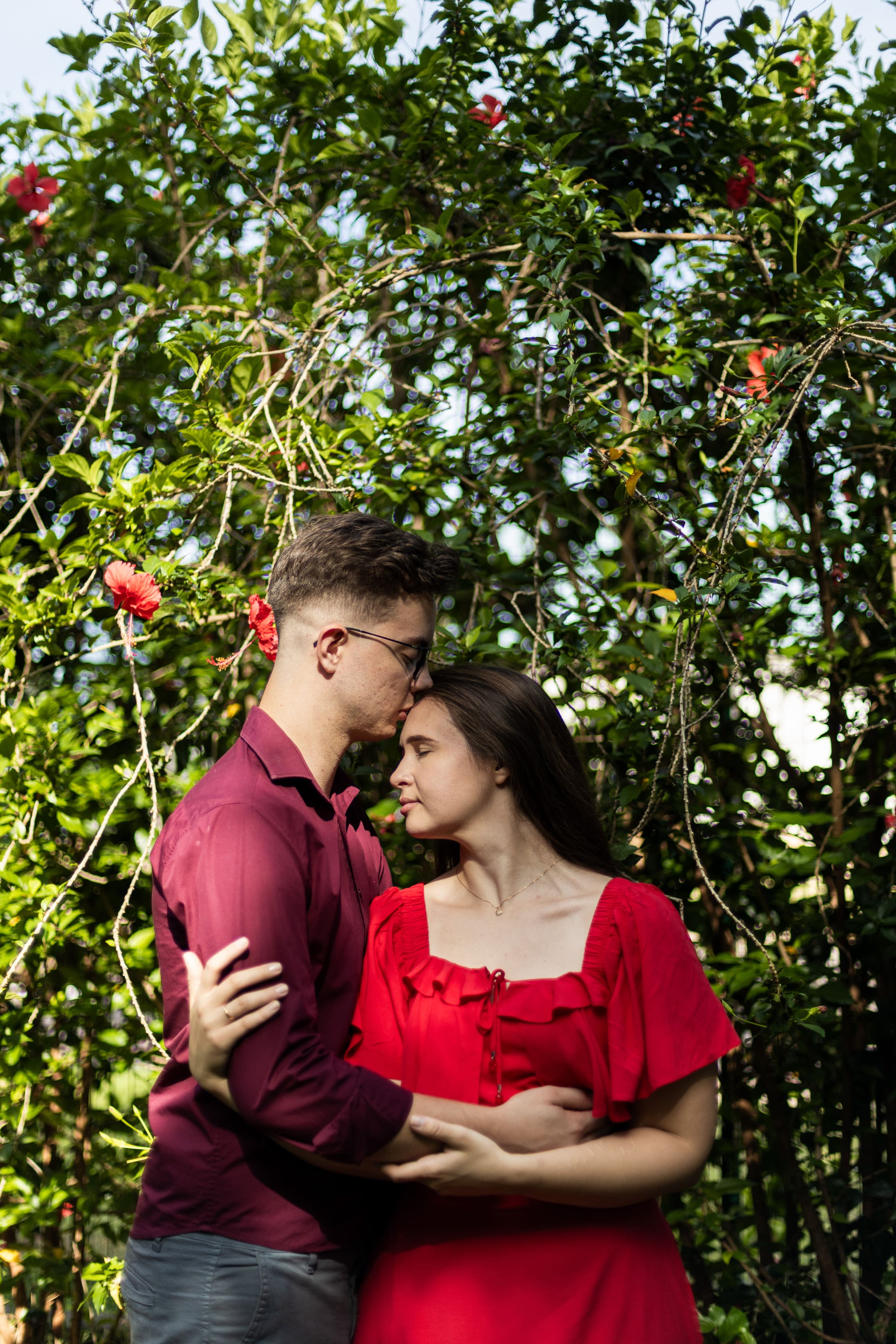 Ensaio pré-casamento Taliane e Caio em jardim